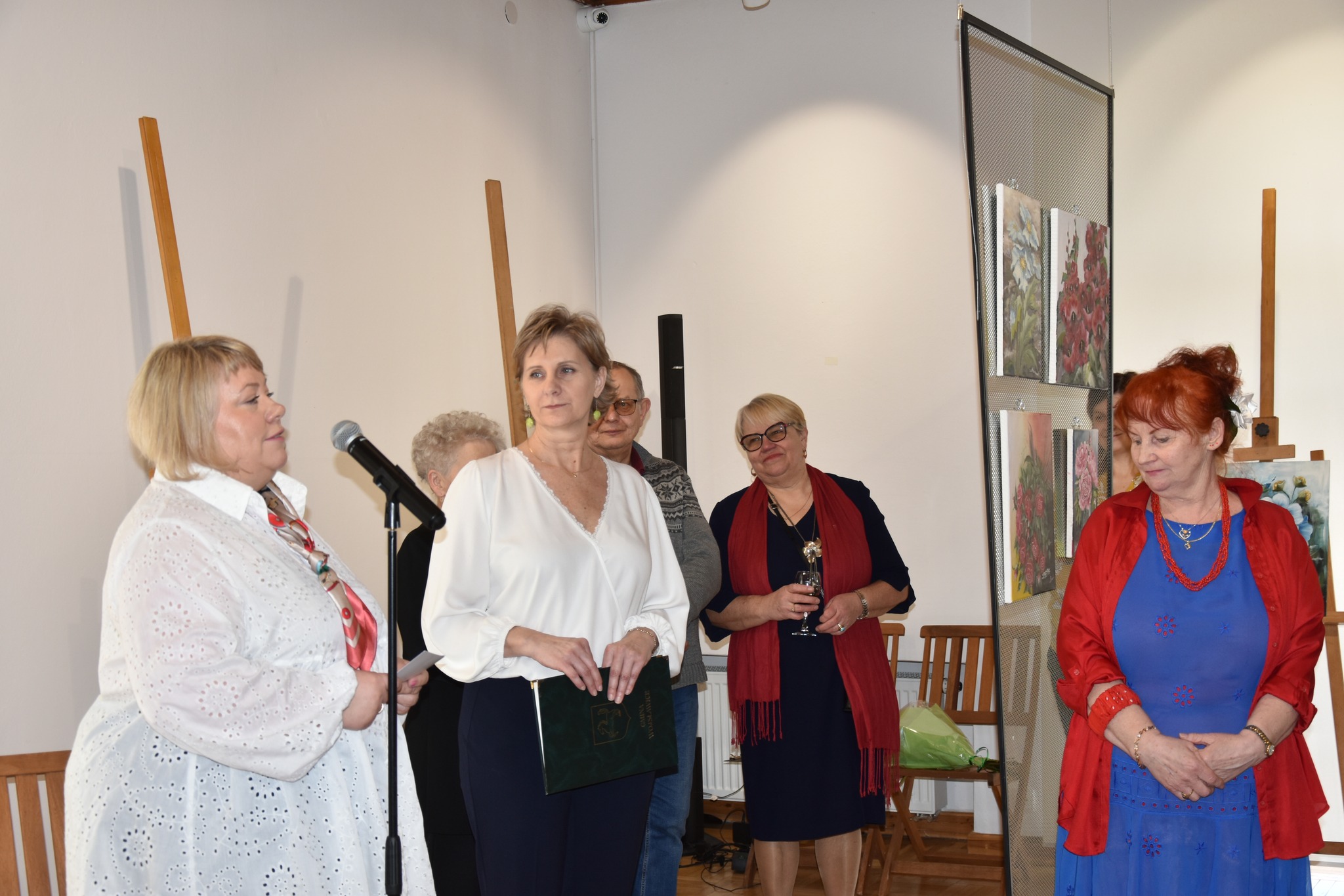 Malwy, róże, fiołki... - Wernisaż wystawy Barbary Harasim